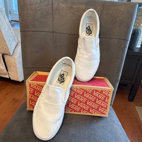Vans Other - Unisex Vans Classic White Canvas Slip On Sneakers M7.5/ W 9